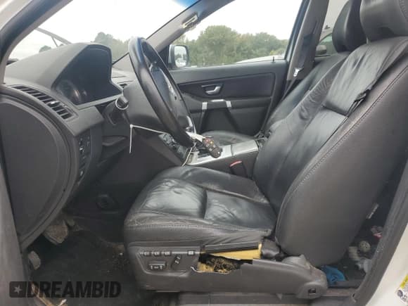 ✅ 2013 Volvo XC90 Premier Plus • VIN: YV4952CY5D1662255 • Lot: 89806015. Wystawiony na Copart z przebiegiem 182 859 mil. Bezpłatny archiwum sprzedaży aukcyjnych z USA i szczegółowy raport historii pojazdu na DreamBid. Zdjęcie 7.