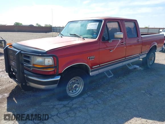 ✅ 1996 Ford F-250 • VIN: 1FTHW25F9TEB54241 • Lot: 42084358. Wystawiony na IAAI z przebiegiem 372 572 mil. Bezpłatny archiwum sprzedaży aukcyjnych z USA i szczegółowy raport historii pojazdu na DreamBid. Zdjęcie 6.