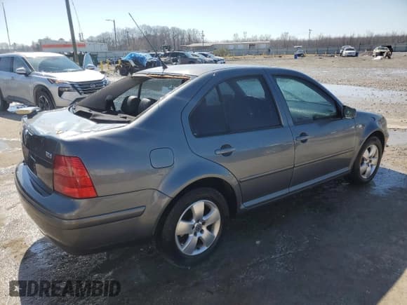 ✅ 2003 Volkswagen Jetta GL • VIN: 3VWRP69M13M180258 • Лот: 48476965. Опубликован ранее на Copart с пробегом 215 716 миль. Бесплатный доступ к архиву аукционных продаж из США и подробный отчёт об истории автомобиля на DreamBid. Изображение 3.
