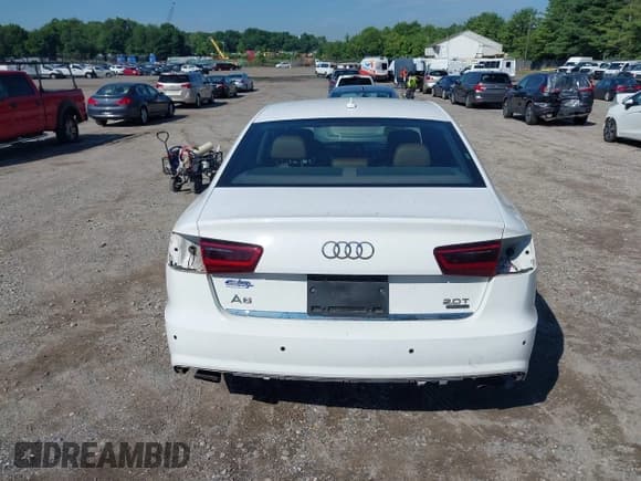 ✅ 2016 Audi A6 Premium Plus • VIN: WAUGFAFC9GN007446 • Lot: 42612462. Wystawiony na IAAI z przebiegiem 101 307 mil. Bezpłatny archiwum sprzedaży aukcyjnych z USA i szczegółowy raport historii pojazdu na DreamBid. Zdjęcie 17.