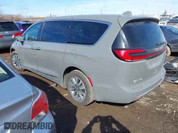 ✅ 2022 Chrysler Pacifica Hybrid Limited • VIN: 2C4RC1S71NR143650 • Лот: 41701707. Опубликован ранее на IAAI с пробегом 32 094 миль. Бесплатный доступ к архиву аукционных продаж из США и подробный отчёт об истории автомобиля на DreamBid. Изображение 3.