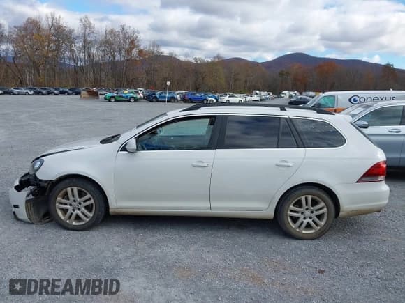 ✅ 2014 Volkswagen Jetta TDI w/Sunroof • VIN: 3VWPL7AJ0EM618670 • Lot: 43624960. Listed on IAAI with 184,680 mi. Free auction sales archive from the USA and detailed vehicle history report at DreamBid. Image 15.