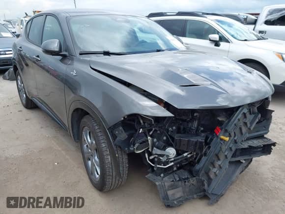 2024 Dodge Hornet R/T z VIN ZACPDFCW1R3A25865, wystawiony jako IAAI lot #42697510 z przebiegiem 27 455 mil mil oraz . Historia ofert i sprzedaży dostępna na DreamBid. Obrazek 1.