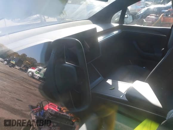 ✅ 2023 Tesla Model X • VIN: 7SAXCBE53PF369150 • Лот: 40682841. Опубликован ранее на IAAI с пробегом Не указан. Бесплатный доступ к архиву аукционных продаж из США и подробный отчёт об истории автомобиля на DreamBid. Изображение 7.