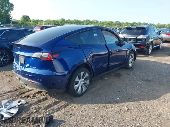 ✅ 2023 Tesla Model Y Long Range • VIN: 7SAYGDEE0PF671726 • Lot: 42393616. Wystawiony na IAAI z przebiegiem Nie podano. Bezpłatny archiwum sprzedaży aukcyjnych z USA i szczegółowy raport historii pojazdu na DreamBid. Zdjęcie 4.