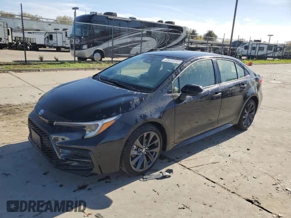 ✅ 2024 Toyota Corolla Hybrid SE • VIN: JTDBCMFE4R3038062 • Лот: 90906685. Опубликован ранее на Copart с пробегом 5 751 миль. Бесплатный доступ к архиву аукционных продаж из США и подробный отчёт об истории автомобиля на DreamBid. Изображение 1.