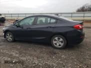 ✅ 2017 Chevrolet Cruze LS • VIN: 1G1BC5SM4H7126029 • Лот: 69822772. Опубликован ранее на Copart с пробегом 169 765 миль. Бесплатный доступ к архиву аукционных продаж из США и подробный отчёт об истории автомобиля на DreamBid. Изображение 2.