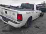 2018 Ram 1500 Tradesman z VIN 1C6RR6FG3JS147382, wystawiony jako IAAI lot #41251352 z przebiegiem 166 066 mil mil oraz . Historia ofert i sprzedaży dostępna na DreamBid. Obrazek 4.