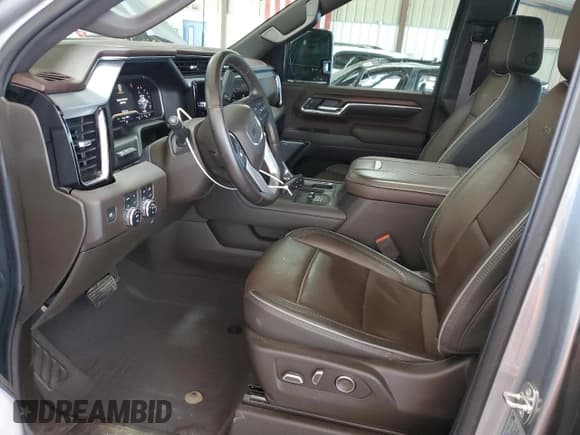 ✅ 2024 GMC Sierra 2500HD Denali • VIN: 1GT49REY2RF169229 • Лот: 84433435. Опубликован ранее на Copart с пробегом 25 701 миль. Бесплатный доступ к архиву аукционных продаж из США и подробный отчёт об истории автомобиля на DreamBid. Изображение 7.