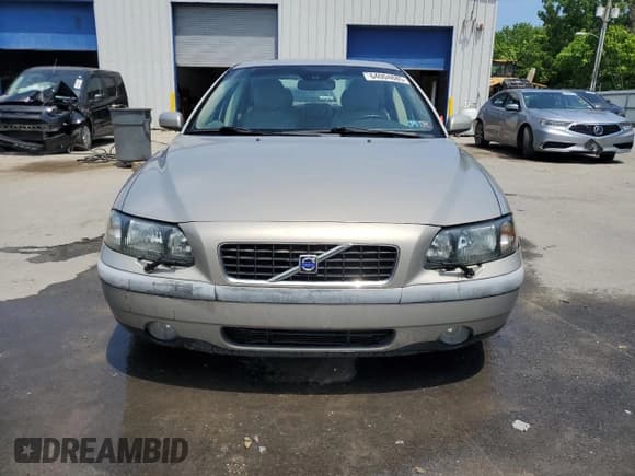 ✅ 2004 Volvo S60 • VIN: YV1RH59H142418867 • Lot: 64004885. Wystawiony na Copart z przebiegiem 193 111 mil. Bezpłatny archiwum sprzedaży aukcyjnych z USA i szczegółowy raport historii pojazdu na DreamBid. Zdjęcie 5.