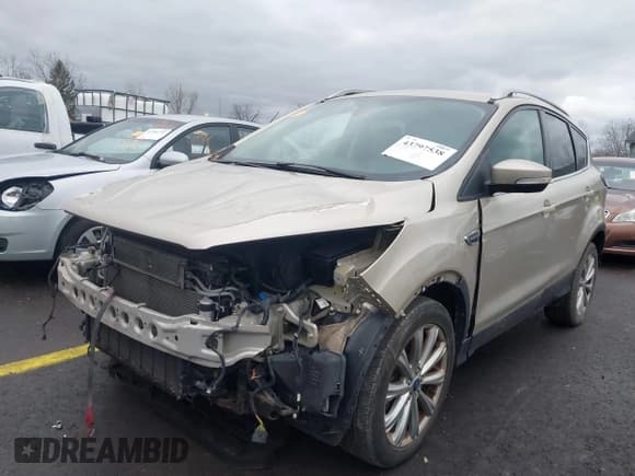 ✅ 2017 Ford Escape Titanium • VIN: 1FMCU0JD0HUE15077 • Lot: 43797538. Wystawiony na IAAI z przebiegiem 90 631 mil. Bezpłatny archiwum sprzedaży aukcyjnych z USA i szczegółowy raport historii pojazdu na DreamBid. Zdjęcie 2.