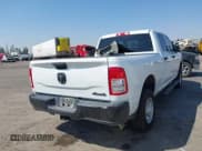 ✅ 2023 Ram 2500 Tradesman • VIN: 3C6UR5CJ5PG558514 • Lot: 43260300. Wystawiony na IAAI z przebiegiem 26 824 mil. Bezpłatny archiwum sprzedaży aukcyjnych z USA i szczegółowy raport historii pojazdu na DreamBid. Zdjęcie 4.