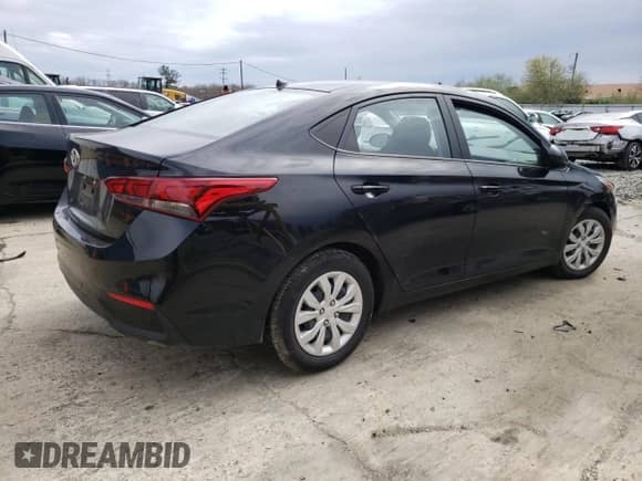 2020 Hyundai Accent SE z VIN 3KPC24A6XLE098919, wystawiony jako Copart lot #47645223 z przebiegiem 9 517 mil mil oraz . Historia ofert i sprzedaży dostępna na DreamBid. Obrazek 3.