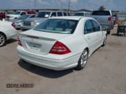 ✅ 2007 Mercedes-Benz C 230 Sport • VIN: WDBRF52H87F929946 • Lot: 43190248. Wystawiony na IAAI z przebiegiem Nie podano. Bezpłatny archiwum sprzedaży aukcyjnych z USA i szczegółowy raport historii pojazdu na DreamBid. Zdjęcie 4.