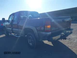 1999 Chevrolet Silverado 2500 LT z VIN 1GCGK29U4XE212987, wystawiony jako IAAI lot #41377253 z przebiegiem 326 124 mil mil oraz . Historia ofert i sprzedaży dostępna na DreamBid. Obrazek 3.