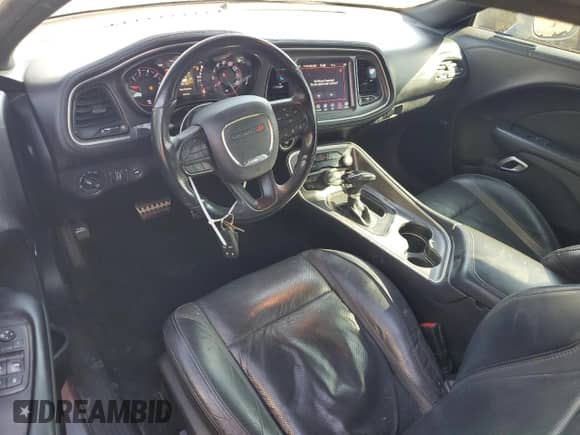 2020 Dodge Challenger SXT z VIN 2C3CDZAG7LH211072, wystawiony jako Copart lot #85314475 z przebiegiem 72 775 mil mil oraz Szkoda całkowita • Salvage title. Historia ofert i sprzedaży dostępna na DreamBid. Obrazek 8.