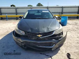 ✅ 2018 Chevrolet Cruze LT • VIN: 3G1BE6SM9JS589808 • Lot: 90444425. Wystawiony na Copart z przebiegiem 190 187 mil. Bezpłatny archiwum sprzedaży aukcyjnych z USA i szczegółowy raport historii pojazdu na DreamBid. Zdjęcie 5.