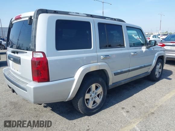 ✅ 2006 Jeep Commander • VIN: 1J8HG48N06C210930 • Lot: 42382695. Wystawiony na IAAI z przebiegiem 166 928 mil. Bezpłatny archiwum sprzedaży aukcyjnych z USA i szczegółowy raport historii pojazdu na DreamBid. Zdjęcie 4.