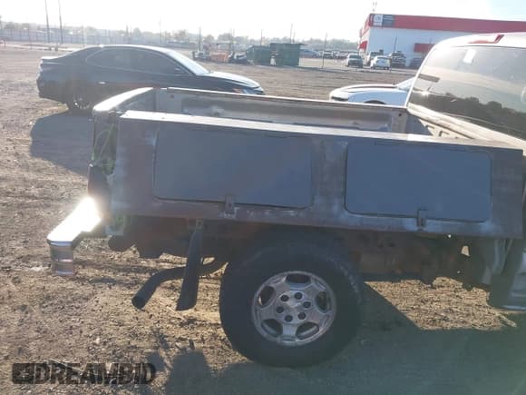 ✅ 2004 Chevrolet Silverado 1500 • VIN: 1GCEC19T34Z228771 • Lot: 43675876. Wystawiony na IAAI z przebiegiem 285 038 mil. Bezpłatny archiwum sprzedaży aukcyjnych z USA i szczegółowy raport historii pojazdu na DreamBid. Zdjęcie 20.