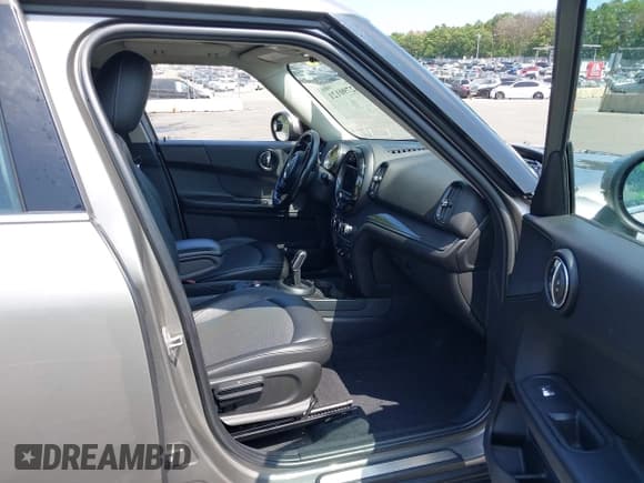 ✅ 2020 MINI Countryman Cooper • VIN: WMZYW3C01L3L21935 • Lot: 42790121. Wystawiony na IAAI z przebiegiem 77 072 mil. Bezpłatny archiwum sprzedaży aukcyjnych z USA i szczegółowy raport historii pojazdu na DreamBid. Zdjęcie 5.