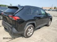 ✅ 2021 Toyota RAV4 XLE • VIN: 2T3P1RFV4MW160306 • Lot: 60722055. Wystawiony na Copart z przebiegiem 62 620 mil. Bezpłatny archiwum sprzedaży aukcyjnych z USA i szczegółowy raport historii pojazdu na DreamBid. Zdjęcie 3.