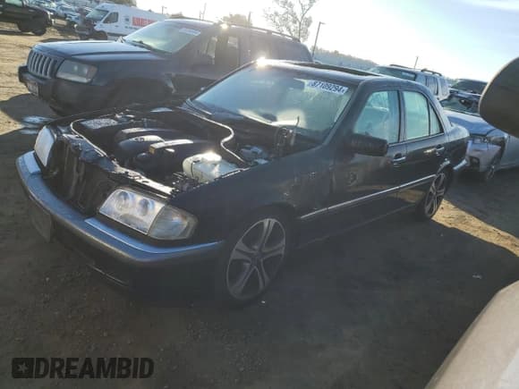 ✅ 2000 Mercedes-Benz C 230/260/280/320 • VIN: WDBHA29G0YA860383 • Lot: 87109294. Wystawiony na Copart z przebiegiem 135 777 mil. Bezpłatny archiwum sprzedaży aukcyjnych z USA i szczegółowy raport historii pojazdu na DreamBid. Zdjęcie 1.