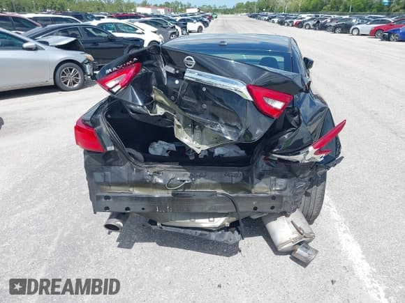 ✅ 2017 Nissan Maxima S • VIN: 1N4AA6AP6HC420197 • Lot: 42553878. Listed on IAAI with 79,515 mi. Free auction sales archive from the USA and detailed vehicle history report at DreamBid. Image 6.