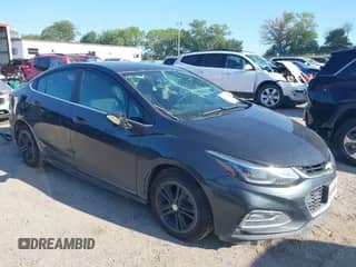 2017 Chevrolet Cruze LT с VIN 1G1BD5SM4H7133642, выставлен на аукционе IAAI как лот 42706107 с пробегом 81 686 миль миль и . История ставок и продаж доступна на DreamBid. Изображение 1.