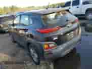 2018 Hyundai Kona SE z VIN KM8K12AA3JU122866, wystawiony jako Copart lot #69922292 z przebiegiem 99 114 mil mil oraz . Historia ofert i sprzedaży dostępna na DreamBid. Obrazek 2.