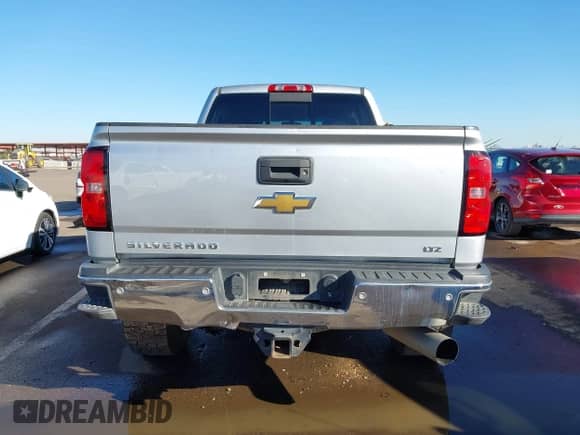 2018 Chevrolet Silverado 2500HD LTZ с VIN 1GC1KWEY6JF236568, выставлен на аукционе IAAI как лот 43462244 с пробегом 102 552 миль миль и . История ставок и продаж доступна на DreamBid. Изображение 16.