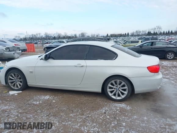 ✅ 2011 BMW 3 Series 335i xDrive • VIN: WBAKF9C54BE619741 • Lot: 41561412. Listed on IAAI with 118,813 mi. Free auction sales archive from the USA and detailed vehicle history report at DreamBid. Image 14.