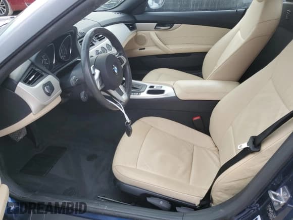 ✅ 2010 BMW Z4 sDrive30i • VIN: WBALM5C55AE377124 • Lot: 77951244. Listed on Copart with 18,842 mi. Free auction sales archive from the USA and detailed vehicle history report at DreamBid. Image 7.