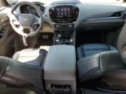 ✅ 2020 Chevrolet Traverse LT Cloth • VIN: 1GNERGKW9LJ299936 • Lot: 67140404. Wystawiony na Copart z przebiegiem 77 034 mil. Bezpłatny archiwum sprzedaży aukcyjnych z USA i szczegółowy raport historii pojazdu na DreamBid. Zdjęcie 8.