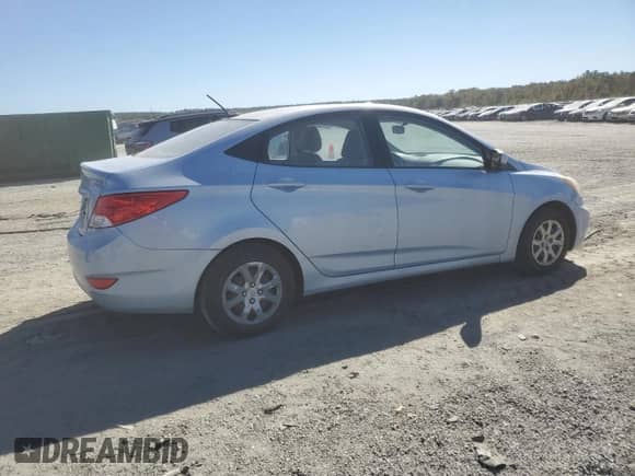 2014 Hyundai Accent GLS z VIN KMHCT4AE9EU645750, wystawiony jako Copart lot #82669975 z przebiegiem 209 682 mil mil oraz Czysty tytuł • Clean title. Historia ofert i sprzedaży dostępna na DreamBid. Obrazek 3.