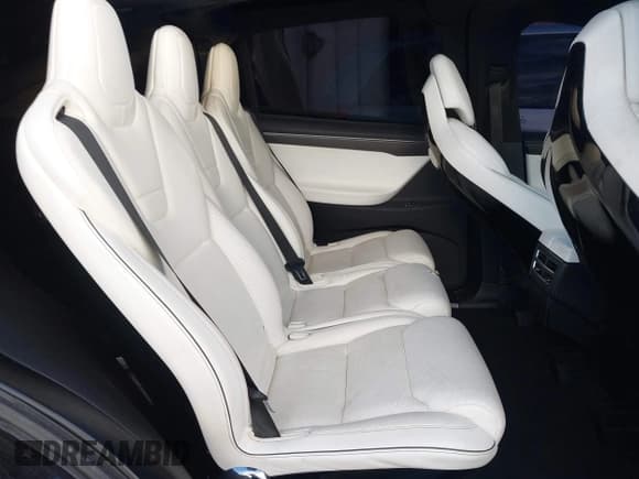 ✅ 2016 Tesla Model X 70D • VIN: 5YJXCAE25GF004272 • Lot: 43752023. Wystawiony na IAAI z przebiegiem 88 747 mil. Bezpłatny archiwum sprzedaży aukcyjnych z USA i szczegółowy raport historii pojazdu na DreamBid. Zdjęcie 8.