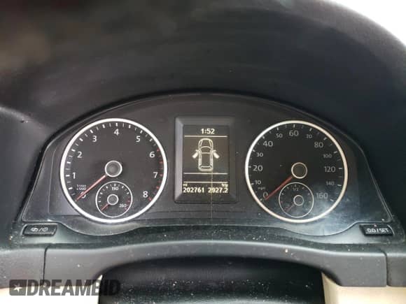 2013 Volkswagen Tiguan SE z VIN WVGAV7AX1DW527053, wystawiony jako Copart lot #55934895 z przebiegiem 202 761 mil mil oraz Czysty tytuł • Clean title. Historia ofert i sprzedaży dostępna na DreamBid. Obrazek 9.