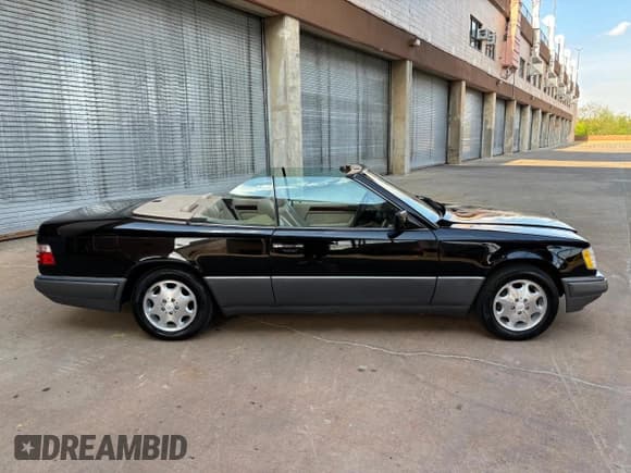 ✅ 1995 Mercedes-Benz E 320 • VIN: WDBEA66E8SC239370 • Lot: 55871605. Wystawiony na Copart z przebiegiem 119 102 mil. Bezpłatny archiwum sprzedaży aukcyjnych z USA i szczegółowy raport historii pojazdu na DreamBid. Zdjęcie 11.