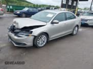 ✅ 2014 Volkswagen Jetta TDI w/Premium/Nav • VIN: 3VWLL7AJ9EM226026 • Lot: 42219871. Wystawiony na IAAI z przebiegiem 100 386 mil. Bezpłatny archiwum sprzedaży aukcyjnych z USA i szczegółowy raport historii pojazdu na DreamBid. Zdjęcie 2.