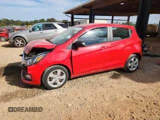 2019 Chevrolet Spark LS z VIN KL8CB6SAXKC702272, wystawiony jako Copart lot #82238025 z przebiegiem 135 049 mil mil oraz Szkoda całkowita • Salvage title. Historia ofert i sprzedaży dostępna na DreamBid. Obrazek 1.