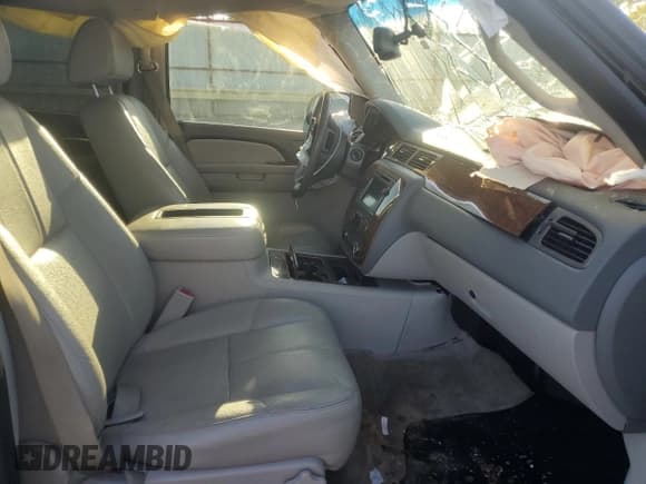 ✅ 2008 Chevrolet Suburban 3LT • VIN: 1GNFC16J98J229717 • Lot: 72979214. Wystawiony na Copart z przebiegiem Nie podano. Bezpłatny archiwum sprzedaży aukcyjnych z USA i szczegółowy raport historii pojazdu na DreamBid. Zdjęcie 7.