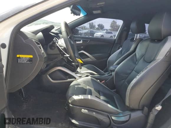 2016 Hyundai Veloster Turbo z VIN KMHTC6AE5GU301461, wystawiony jako Copart lot #56304634 z przebiegiem 59 011 mil mil oraz . Historia ofert i sprzedaży dostępna na DreamBid. Obrazek 7.