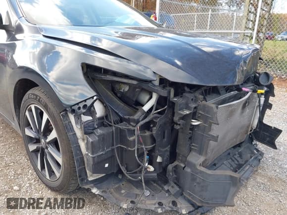 ✅ 2018 Nissan Altima S • VIN: 1N4AL3AP2JC166342 • Лот: 43585540. Опубликован ранее на IAAI с пробегом 122 450 миль. Бесплатный доступ к архиву аукционных продаж из США и подробный отчёт об истории автомобиля на DreamBid. Изображение 19.