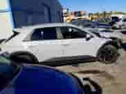2023 Hyundai Ioniq 5 SEL z VIN KM8KNDAFXPU216277, wystawiony jako Copart lot #57715924 z przebiegiem Nie podano mil oraz Nie do naprawy • Non repairable. Historia ofert i sprzedaży dostępna na DreamBid. Obrazek 3.