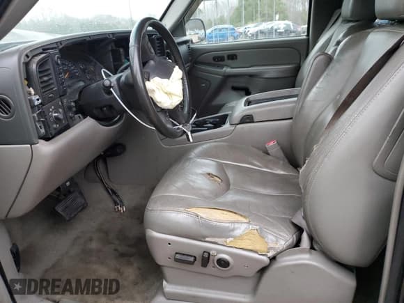 ✅ 2004 Chevrolet Suburban LS • VIN: 1GNFK16Z64J143512 • Лот: 46996085. Опубликован ранее на Copart с пробегом 324 596 миль. Бесплатный доступ к архиву аукционных продаж из США и подробный отчёт об истории автомобиля на DreamBid. Изображение 7.