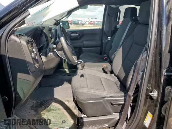 ✅ 2020 Chevrolet Silverado 1500 Custom • VIN: 1GCPWBEF8LZ177143 • Lot: 59822845. Wystawiony na Copart z przebiegiem 57 665 mil. Bezpłatny archiwum sprzedaży aukcyjnych z USA i szczegółowy raport historii pojazdu na DreamBid. Zdjęcie 7.