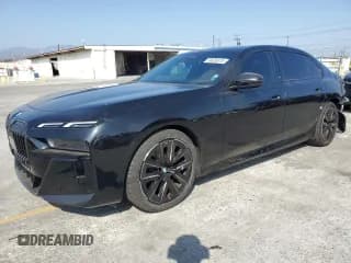 ✅ 2024 BMW i7 eDrive50 • VIN: WBY43EJ0XRCR21088 • Lot: 59026515. Wystawiony na Copart z przebiegiem 24 500 mil. Bezpłatny archiwum sprzedaży aukcyjnych z USA i szczegółowy raport historii pojazdu na DreamBid. Zdjęcie 1.