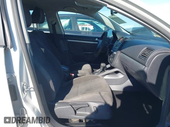 ✅ 2009 Volkswagen Jetta S • VIN: 3VWJZ71K29M152260 • Lot: 43155705. Wystawiony na IAAI z przebiegiem 213 442 mil. Bezpłatny archiwum sprzedaży aukcyjnych z USA i szczegółowy raport historii pojazdu na DreamBid. Zdjęcie 5.