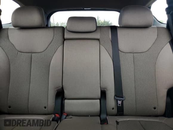 ✅ 2023 Hyundai Santa Fe SE • VIN: 5NMS1DAJ8PH590043 • Lot: 87240885. Wystawiony na Copart z przebiegiem 32 688 mil. Bezpłatny archiwum sprzedaży aukcyjnych z USA i szczegółowy raport historii pojazdu na DreamBid. Zdjęcie 10.