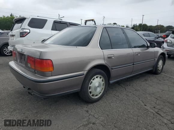 ✅ 1993 Honda Accord • VIN: JHMCB7579PC033608 • Lot: 71286774. Wystawiony na Copart z przebiegiem 186 541 mil. Bezpłatny archiwum sprzedaży aukcyjnych z USA i szczegółowy raport historii pojazdu na DreamBid. Zdjęcie 3.