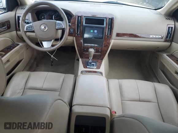 ✅ 2008 Cadillac STS RWD • VIN: 1G6DW67V980197947 • Lot: 85865335. Wystawiony na Copart z przebiegiem 65 091 mil. Bezpłatny archiwum sprzedaży aukcyjnych z USA i szczegółowy raport historii pojazdu na DreamBid. Zdjęcie 8.